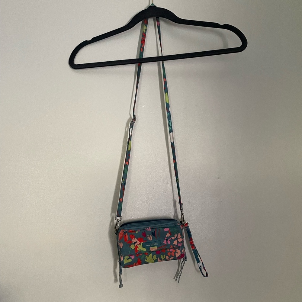 Vera Bradley Wallet… Wristlet or Crossbody